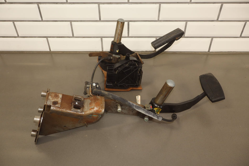 2004 Ford F-250 Super Duty- Pedal Assembly