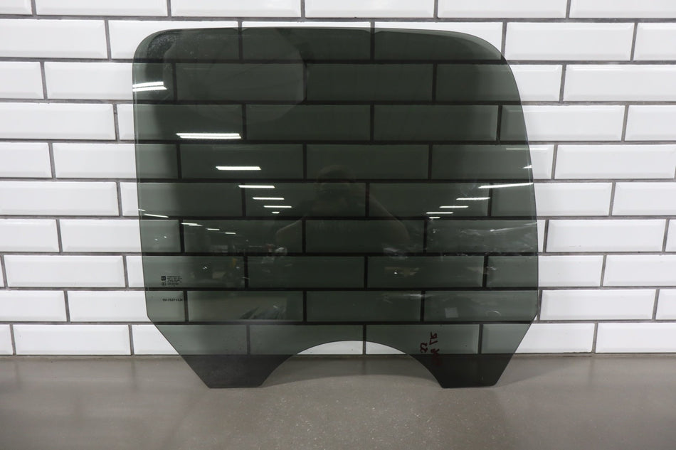 2008 GMC Sierra 2500 Left Rear Door Window 15175371 OEM