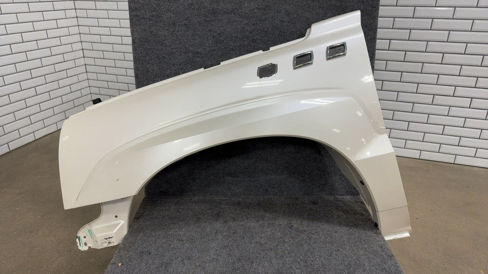 2005 Cadillac Escalade Left Fender White 98U