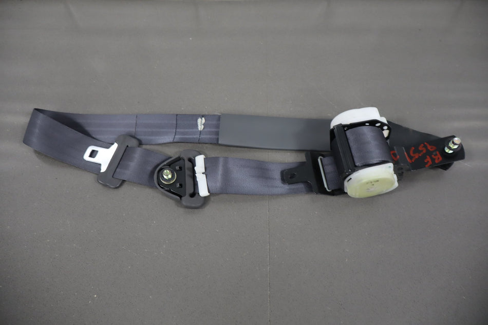 1999 Isuzu Trooper Limited Right Front Seat Belt
