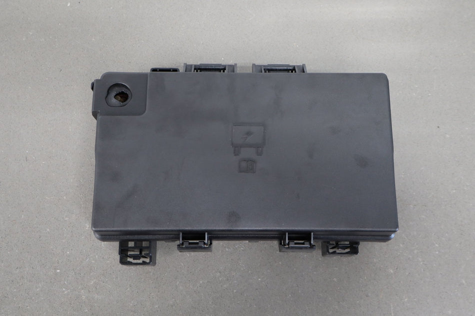 2014 Jeep Grand Cherokee SRT 6.4 Engine Fuse Box 68137439AD