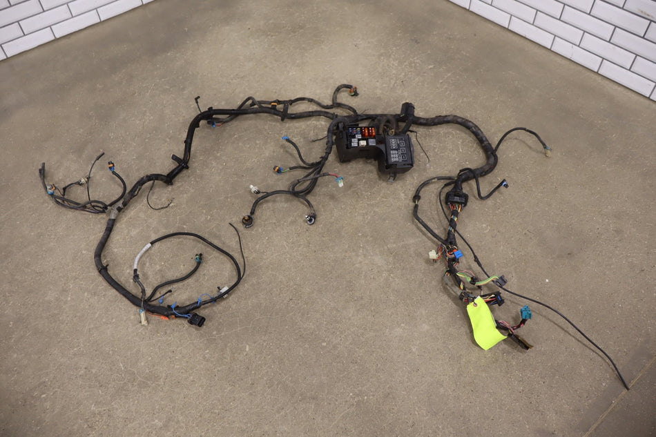 2001 Chevrolet Camaro 5.7LL Engine Fuse Box