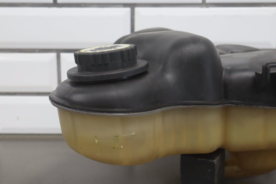 2003-2004 Ford F250 F350 6.0L Powerstroke Coolant Degas Bottle Assembly