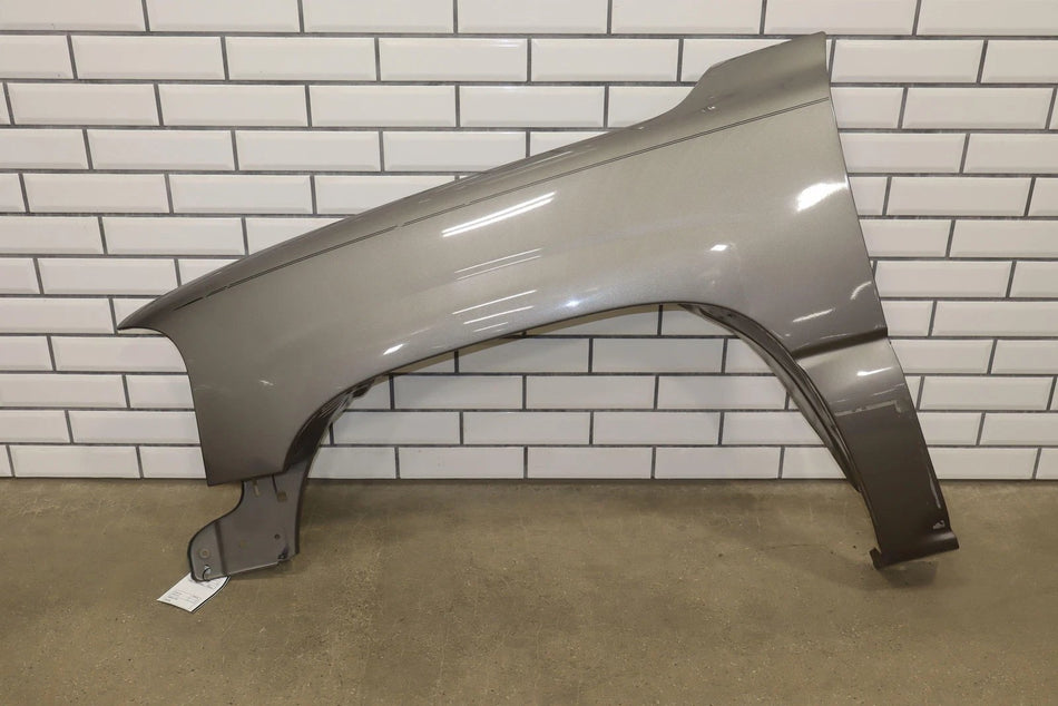 99-06 GMC Sierra/Yukon GMT800 Driver Left LH Fender Grey 16U