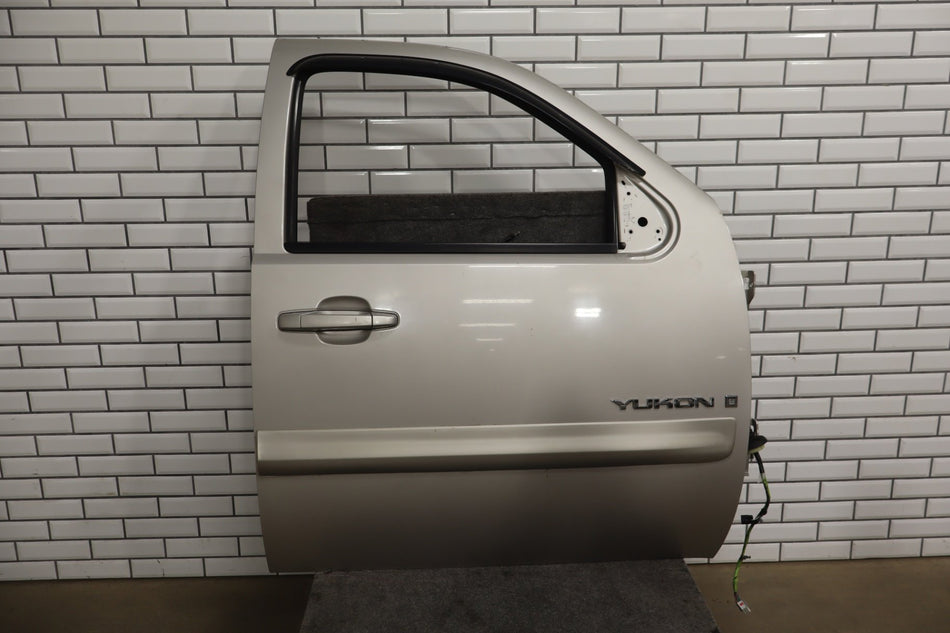 2007-2011 GMC Yukon Right Front Door Silver Birch 59 25796673