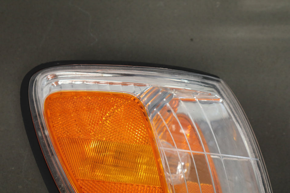 1998-2007 Lexus LX470 Right Front Lamp 8161060220 OEM
