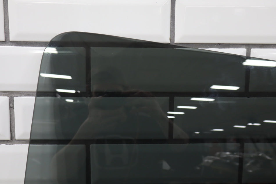 2004 Hummer H2 Left Rear Door Window 15189210 OEM