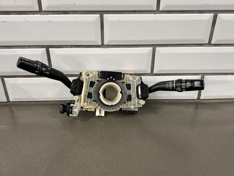 1998-2002 Lexus LX470, 2000-2002 Toyota Land Cruiser Headlight Blinker Wiper Switch 843106A590