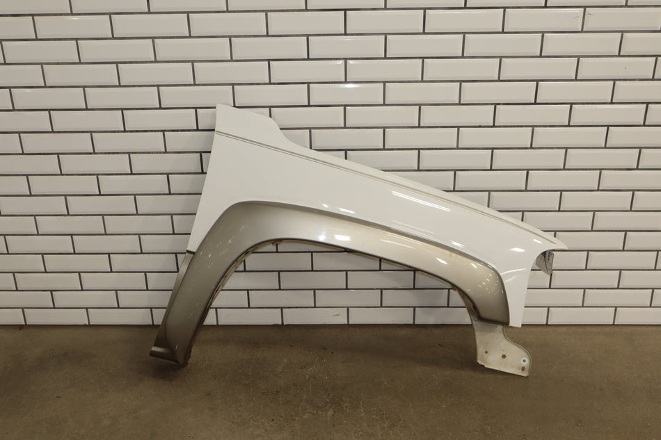 99-06 GMC Sierra/Yukon GMT800 Passenger Right RH Fender Summit White 50U