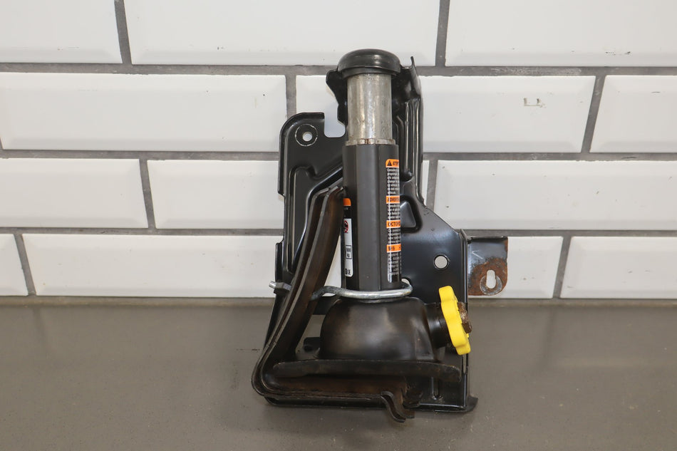 2015- 2025 Chevy Silverado/ GMC Sierra 1500/ 2500/ 3500 Jack And Tool Kit