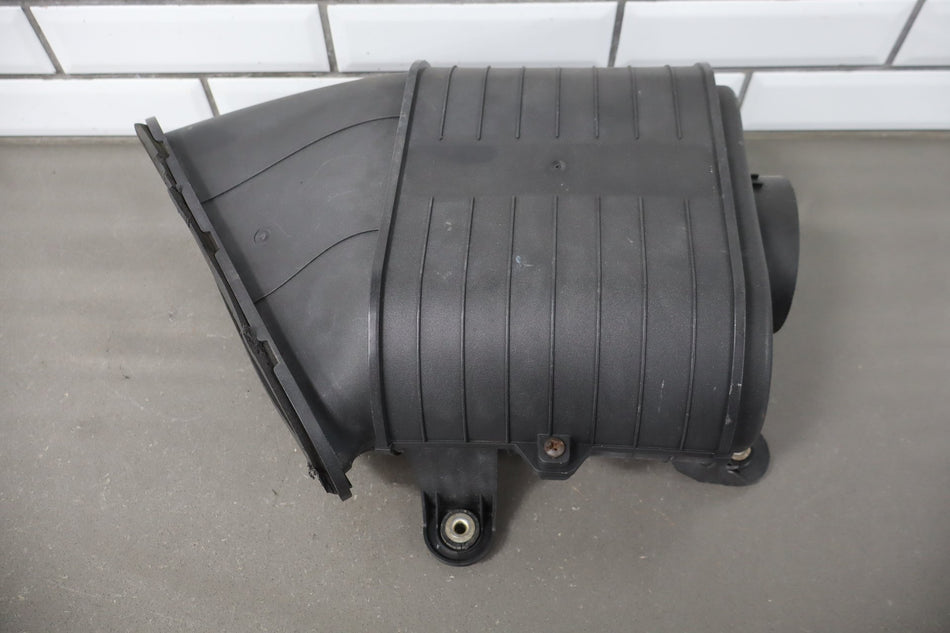 2003-2009 Hummer H2- Air Cleaner With Intake Tube 19153610