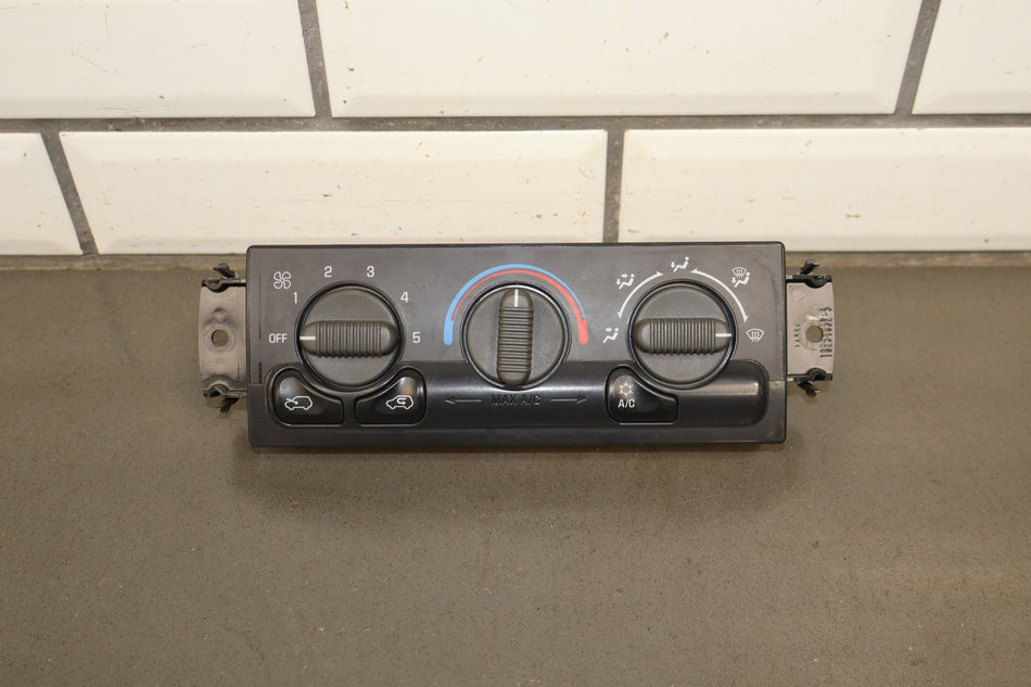 99-02 Chevy GMC Silverado Sierra Climate Control 19244874