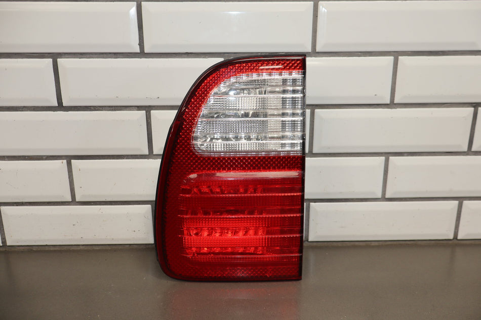 1998-2002 Lexus LX470 (J100) Passenger Right Inner Tail Light Tailgate Mount