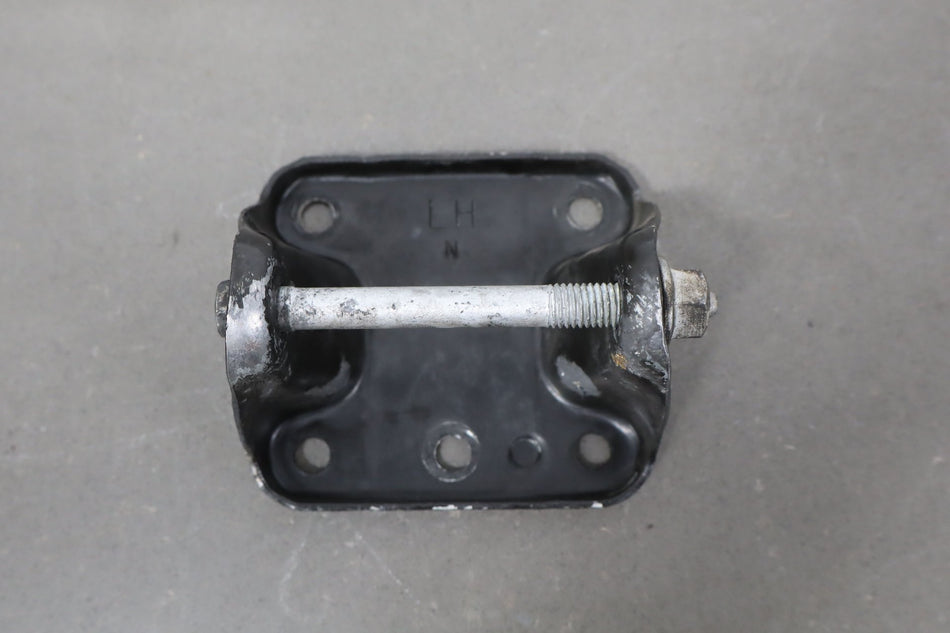 1992-1996 Chevrolet Corvette- Engine Mount Brackets- Pair