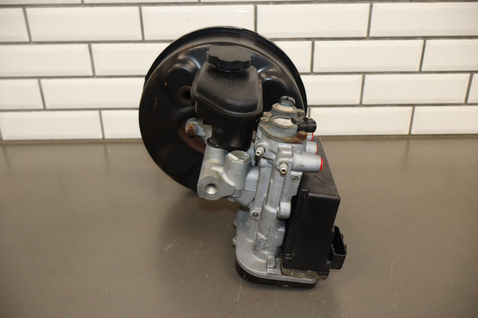91-96 Pontiac Grand Prix Brake Booster With Master Cylinder