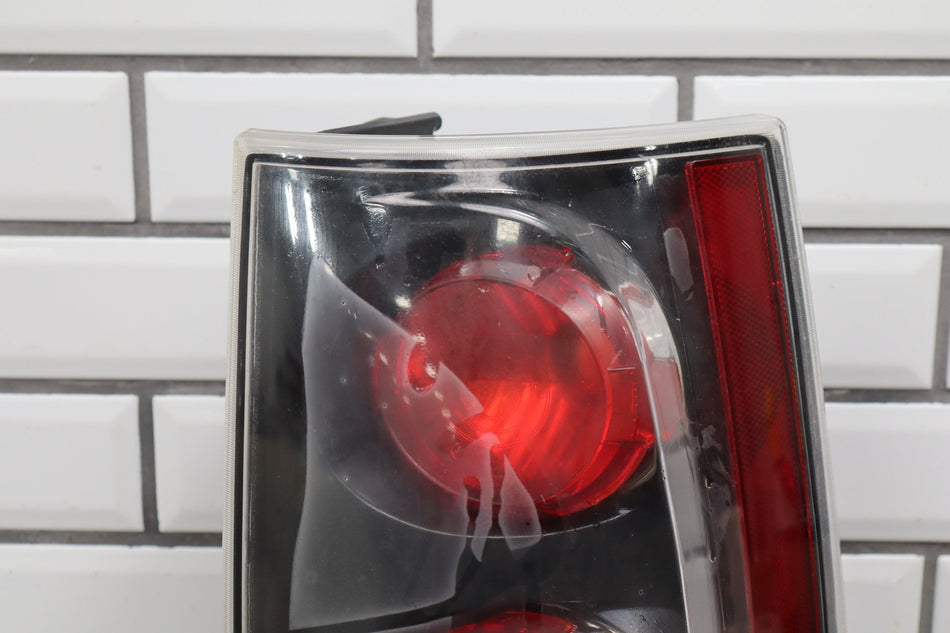 2007-2011 GMC Yukon Right Tail Light 25975978 OEM
