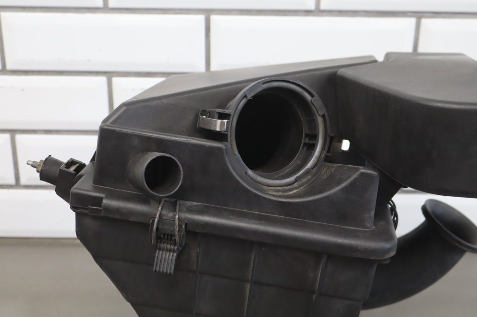1998 BMW Z3 1.9i 1.9L Air Cleaner 13711433696 OEM