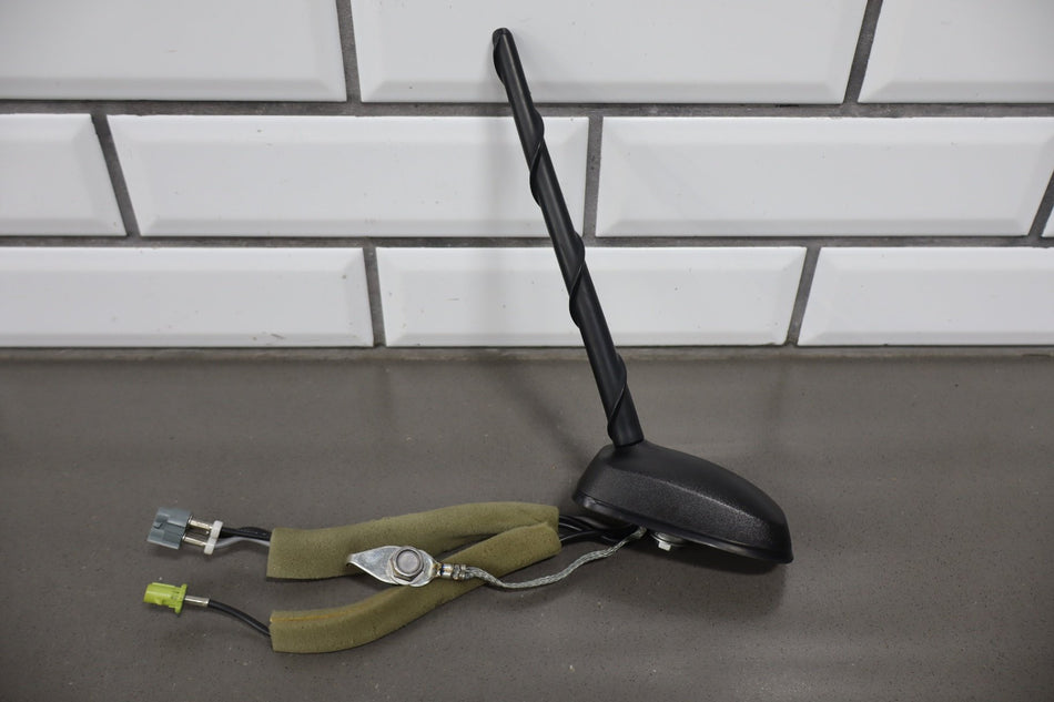 2009 Pontiac G8- Antenna