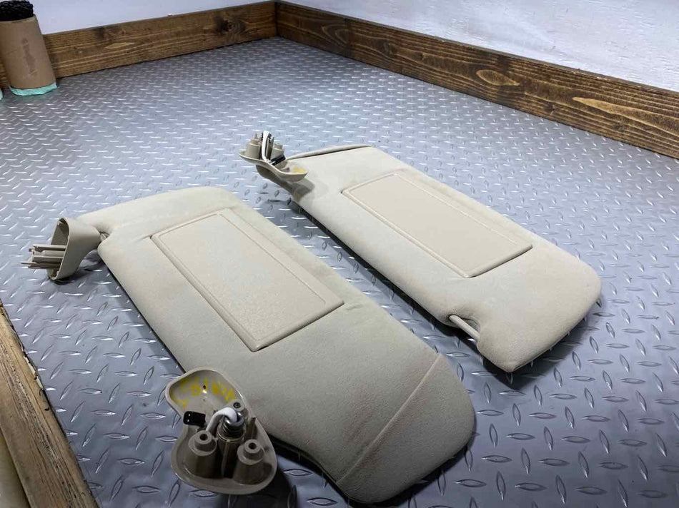 03-06 Cadillac Escalade ESV Sun Visor Pair (Shale)