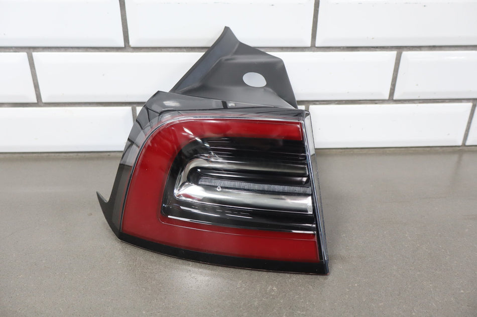 17-23 Tesla Model 3 Y Rear Left Driver Side Outer Taillight Lamp 150208600D