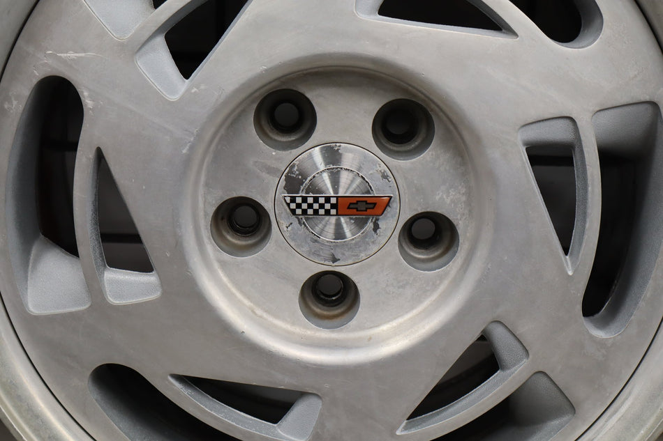 1990 Chevrolet Corvette C4 Right 17x9.5 OEM Wheel