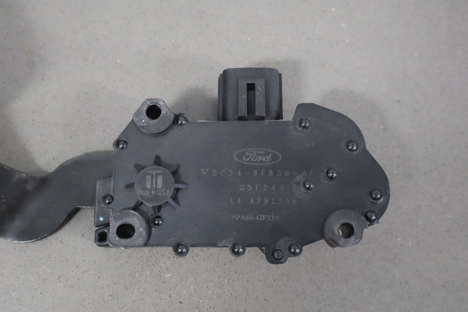 2006 Ford F-250 Super Duty Pedal Assembly OEM