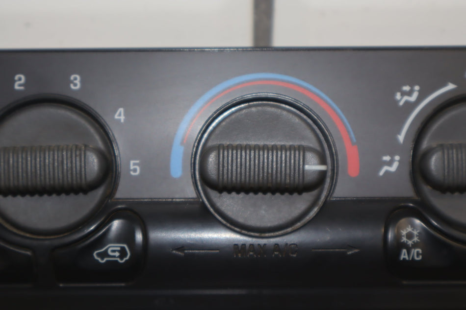 1999-2002 Chevrolet Silverado Climate Control 15054697 OEM