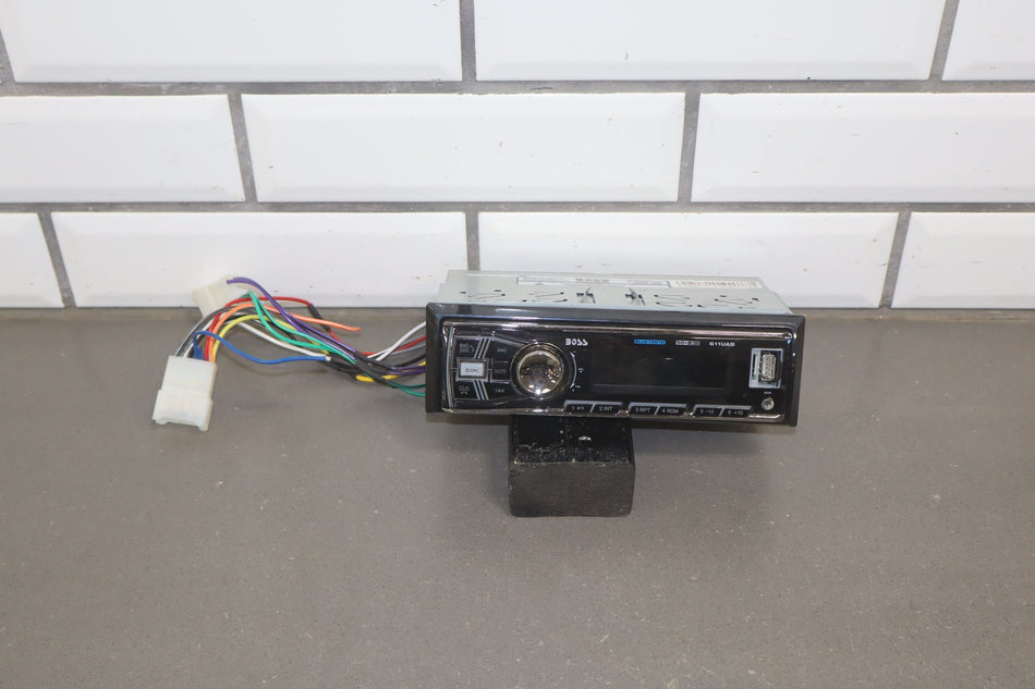Boss 611UAB Radio Single DIN