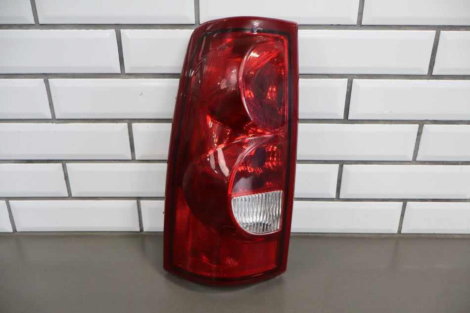 2003 Chevrolet Silverado 2500 Left Tail Light 19169003 OEM