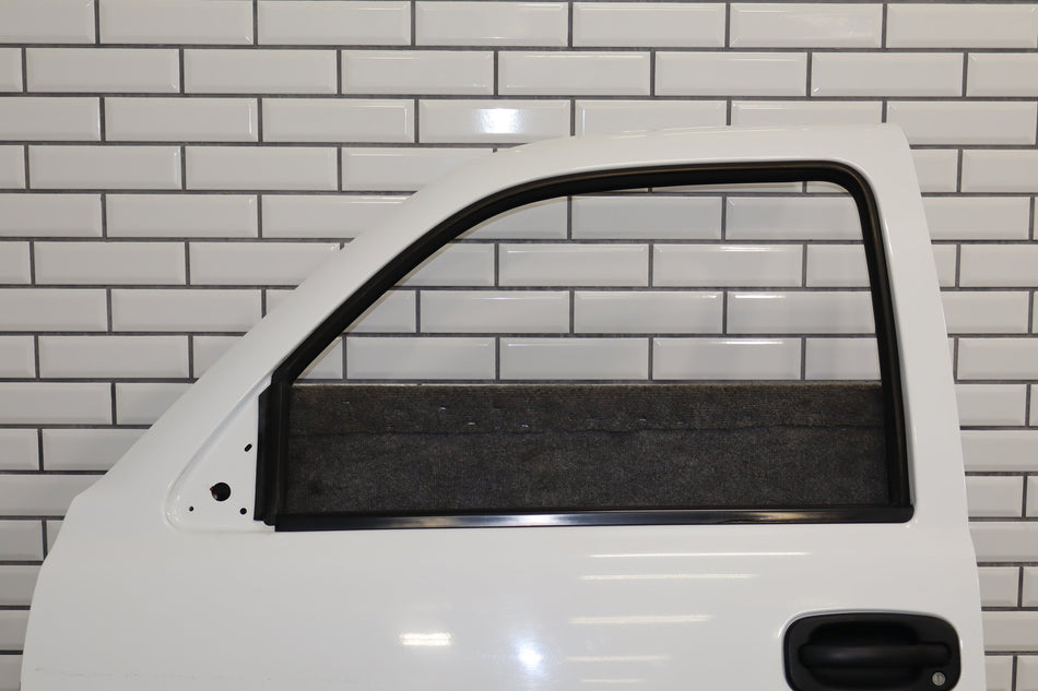 99-07 Chevy GMC Truck SUV GMT800 Left Front Door Summit White 50