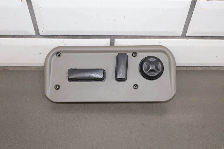 2003-2007 Hummer H2 - Driver Left Power Seat Adjuster Switch W/ Bezel 88942385