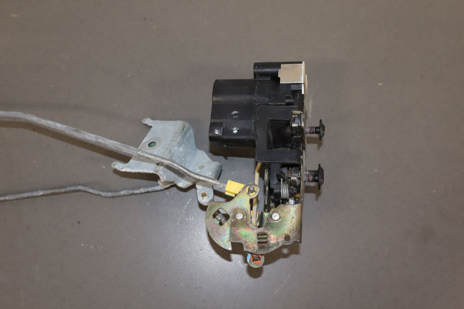 2005 Chevrolet SSR- Right Front Door Latch