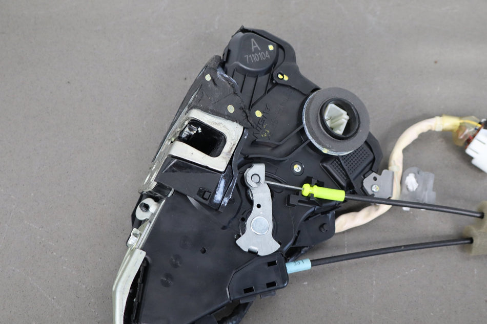 07-09 Lexus LS460 (XF40) Front L Door Latch w/ Soft Close 69040-50250 OEM