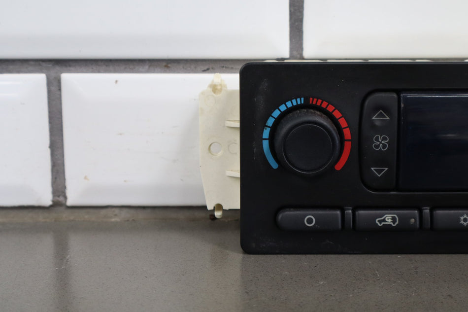 2003-2004 Chevrolet Silverado 2500 Climate Control 21997352 OEM