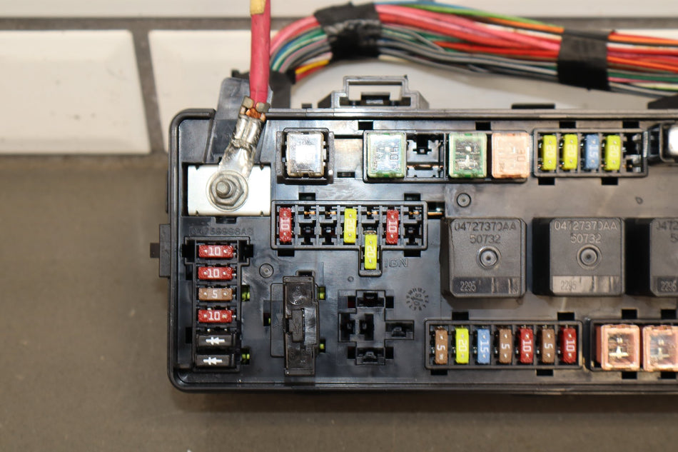 06-10 Dodge Charger SRT8 6.1 Cabin Fuse Box Trunk