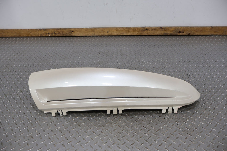03-06 Cadillac Escalade Right Upper Tail Light Trim (White Diamond)