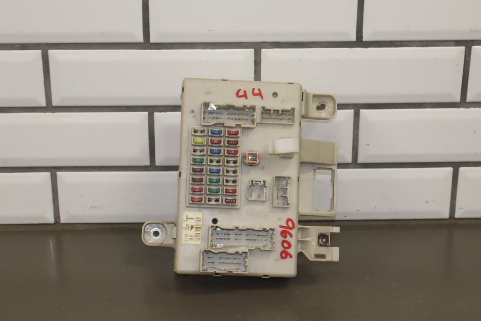 2005 Toyota 4Runner SR5 N210 4.7L Gasoline Cabin Fuse Box