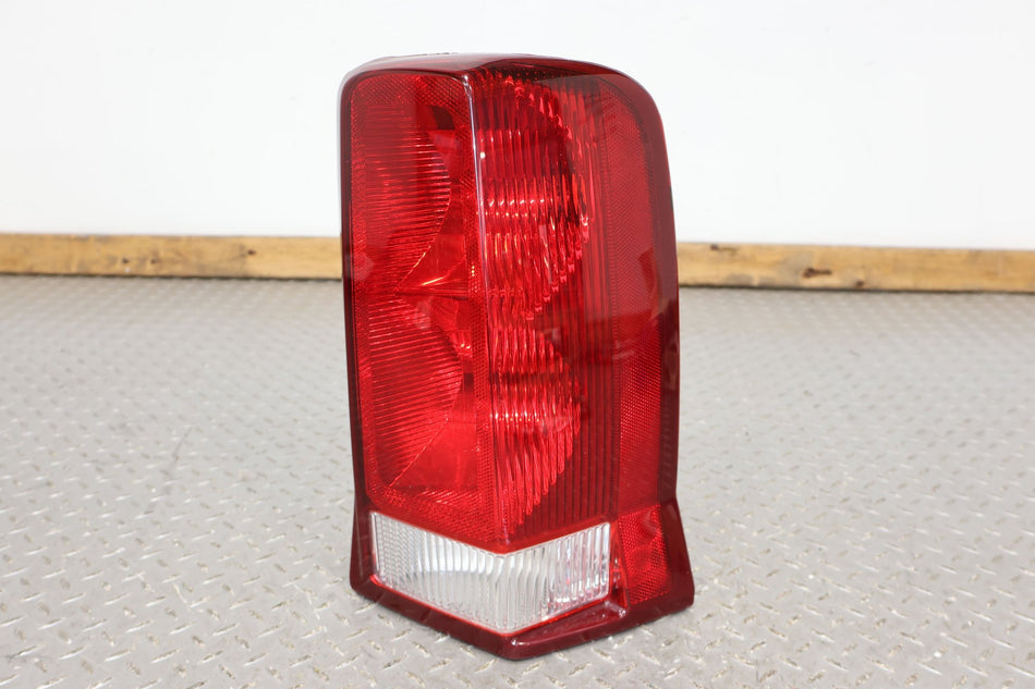 03-06 Cadillac Escalade ESV Right Tail Light