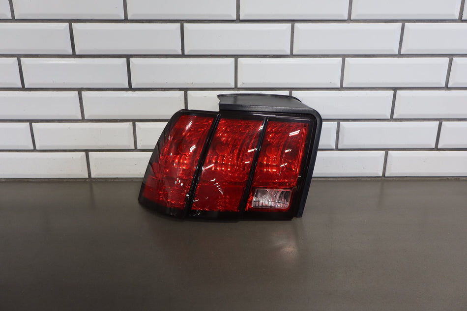 1999-2004 Ford Mustang GT V6 Driver Left LH Tail Light Assembly XR33-13B505