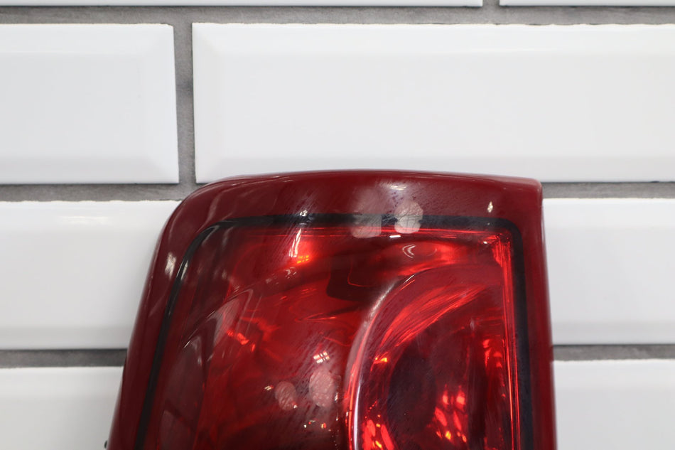 2003 Chevrolet Silverado 2500 Left Tail Light 19169003 OEM