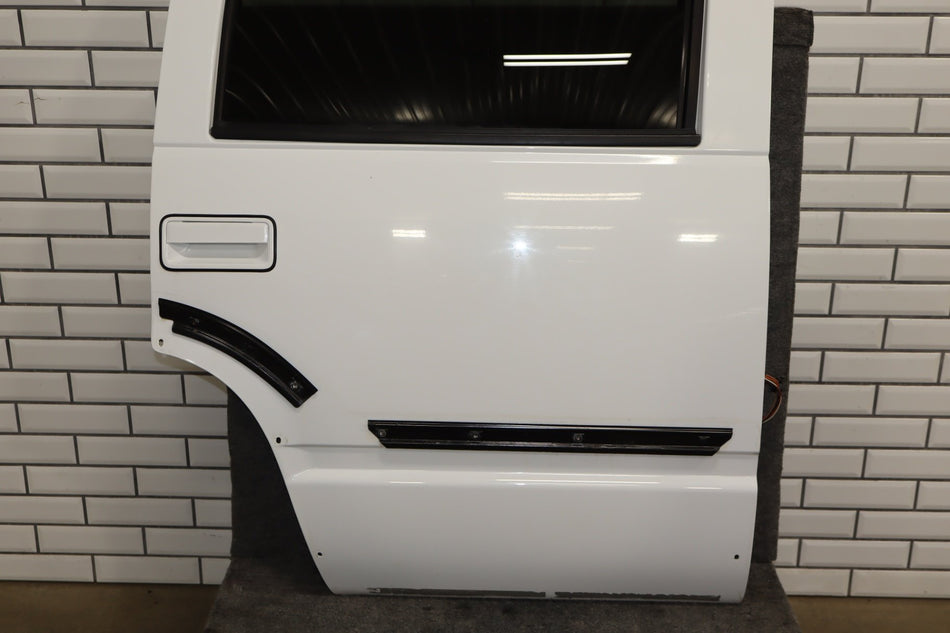 1999-2000 Cadillac Escalade Right Rear Door White ( 50U )