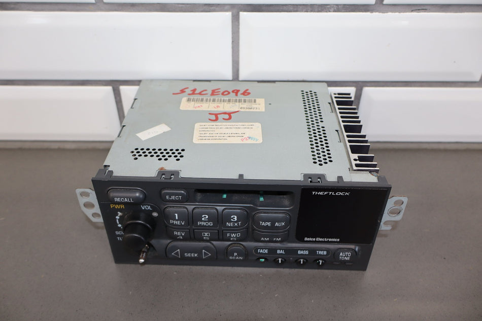 2001 Chevrolet Corvette- Radio