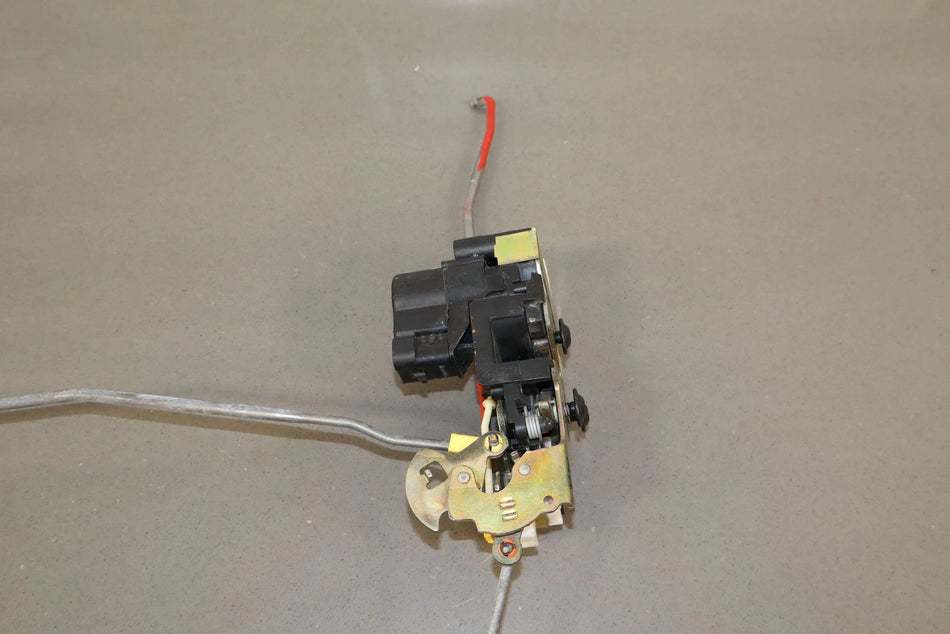 2003 Chevrolet SSR- Right Front Door Latch