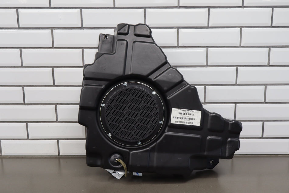 14-16 Jeep Grand Cherokee OEM Subwoofer With Enclosure Tested