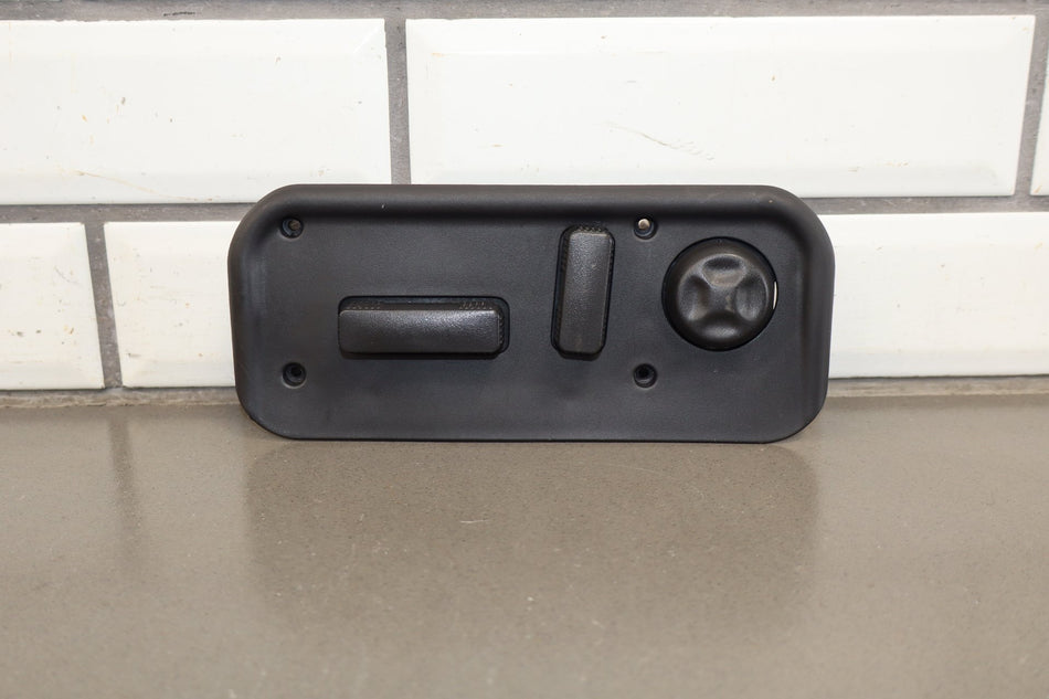 2003-2007 Hummer H2 - Driver Left Power Seat Adjuster Switch W/ Bezel 88942385