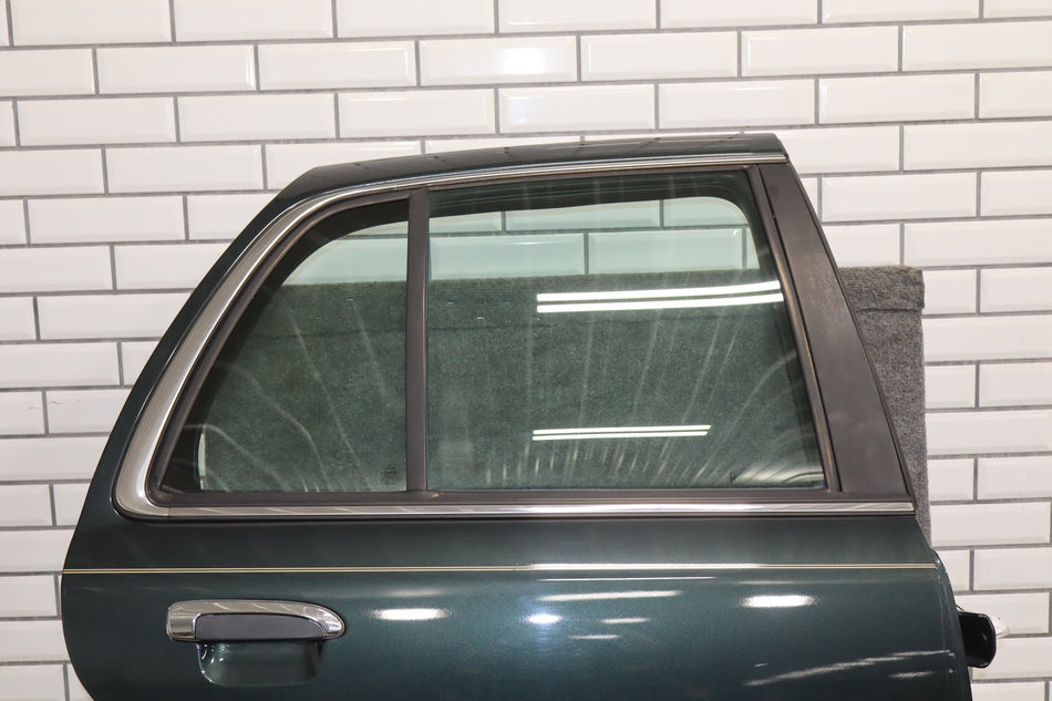 2003-2011 Ford Crown Victoria Right Rear Door aspen Green ( P5 )