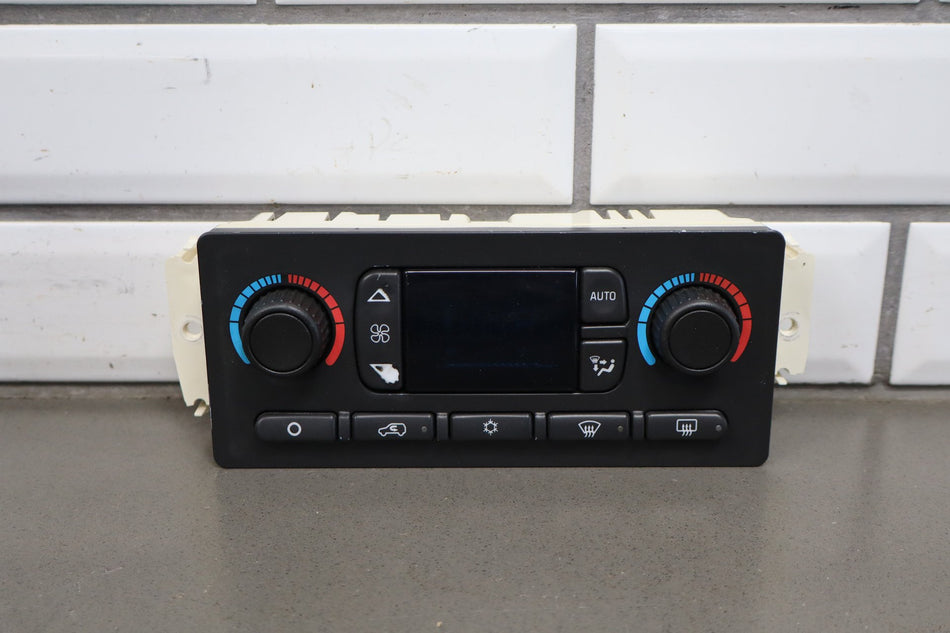 2003-2004 Hummer H2 - Climate Control 15832311