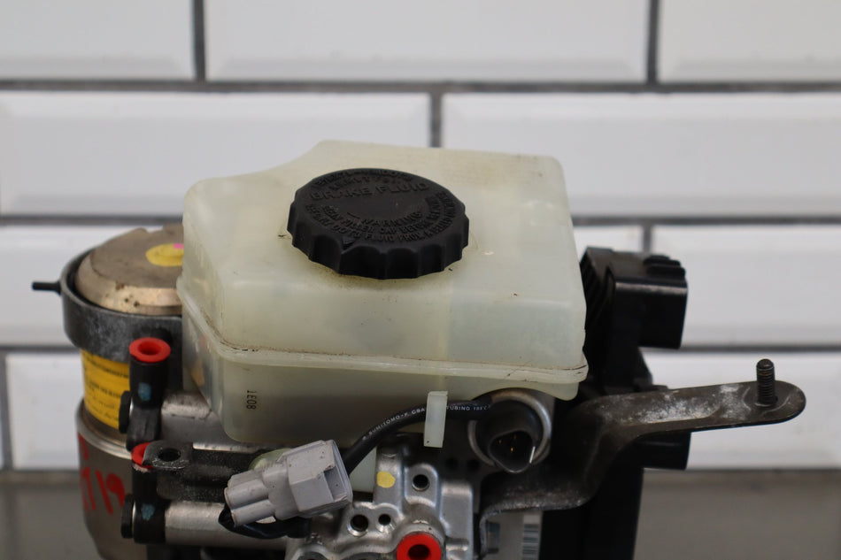 2002-2010 Lexus SC430 ABS Anti Lock Brake Pump Booster Module Unit 47210-24060