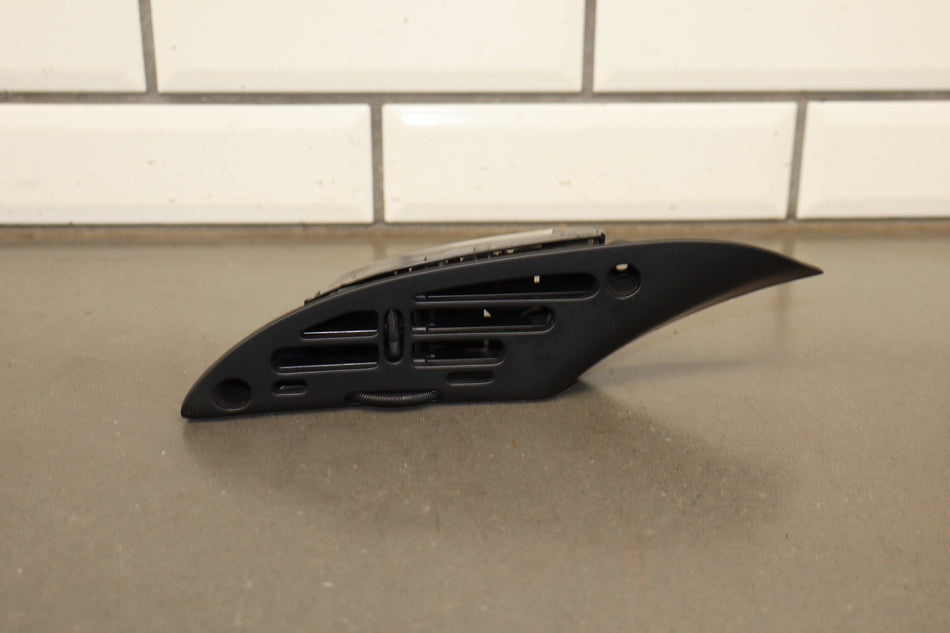 1990-1996 Chevrolet Corvette C4 - Left Dash Air Vent 10161885
