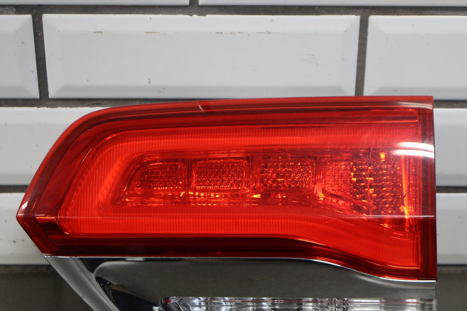 2014 Jeep Grand Cherokee WK2 - Right Inner Tail Light PN: